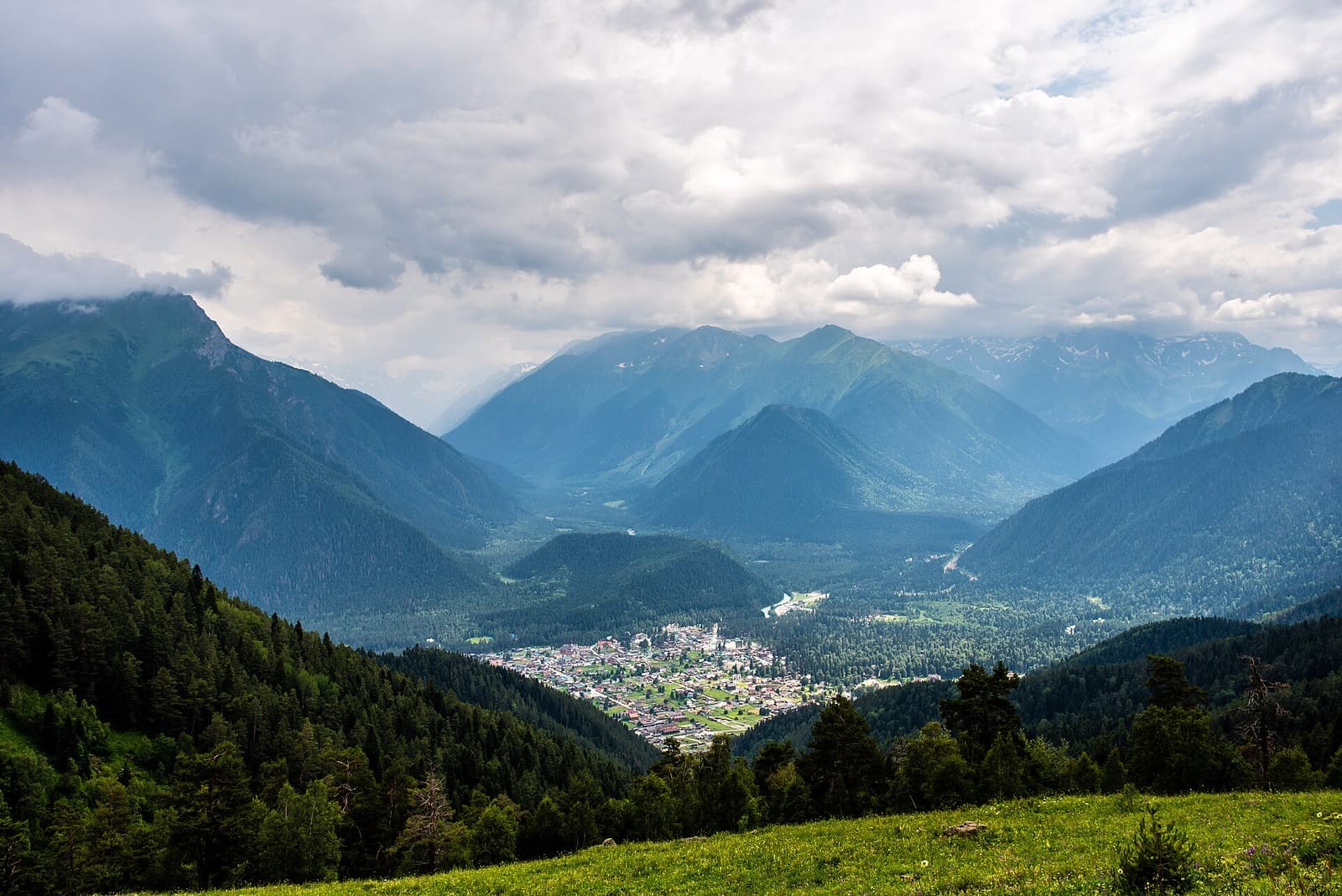 Arkhyz valley and surrounding mountain ranges